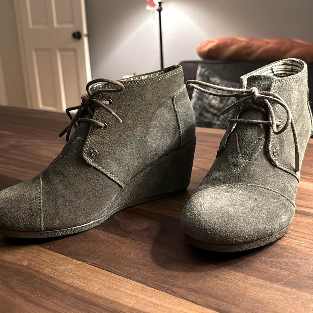 Tom’s Gray Wedge Booties